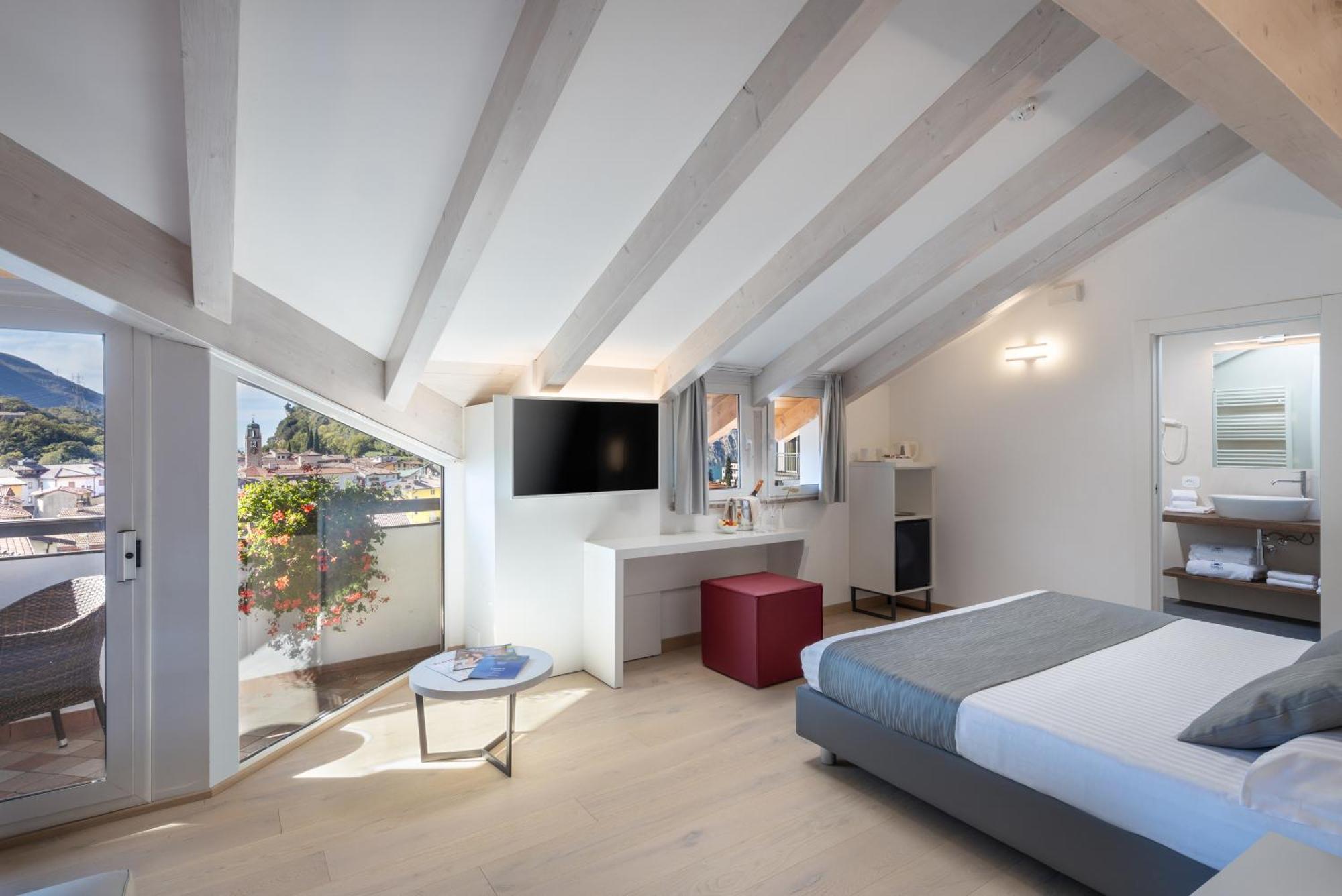 Hotel Continental - Tonelli Hotels Torbole Sul Garda Bilik gambar