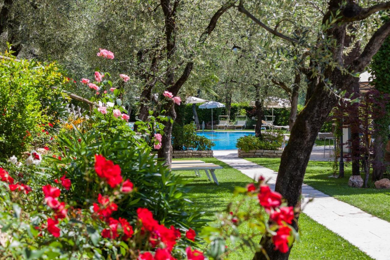 Hotel Continental - Tonelli Hotels Torbole Sul Garda Luaran gambar